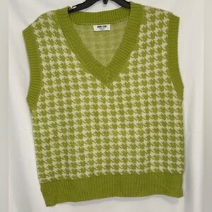 Double Zero Boutique Spring Green/ Cream Sweater Vest, M